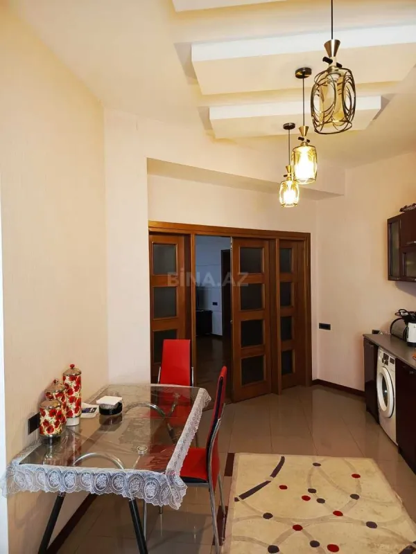 Satılır 4 otaqlı mənzil 180 m²