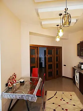 Satılır 4 otaqlı mənzil 180 m²