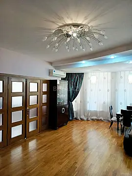 Satılır 4 otaqlı mənzil 180 m²