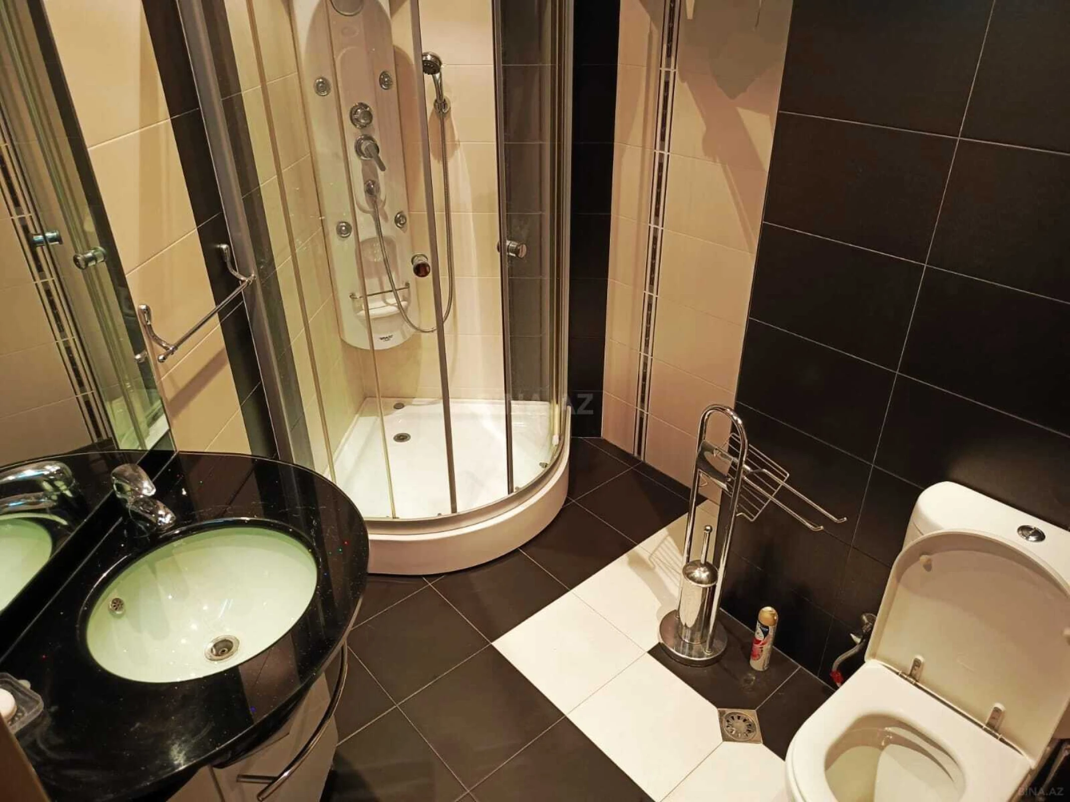 Satılır 4 otaqlı mənzil 180 m²