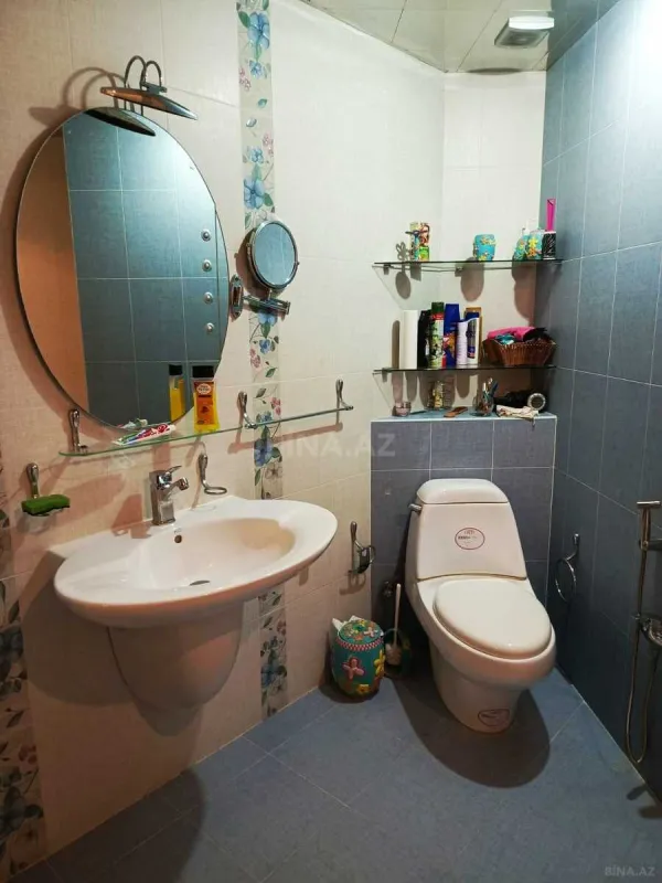 Satılır 4 otaqlı mənzil 180 m²