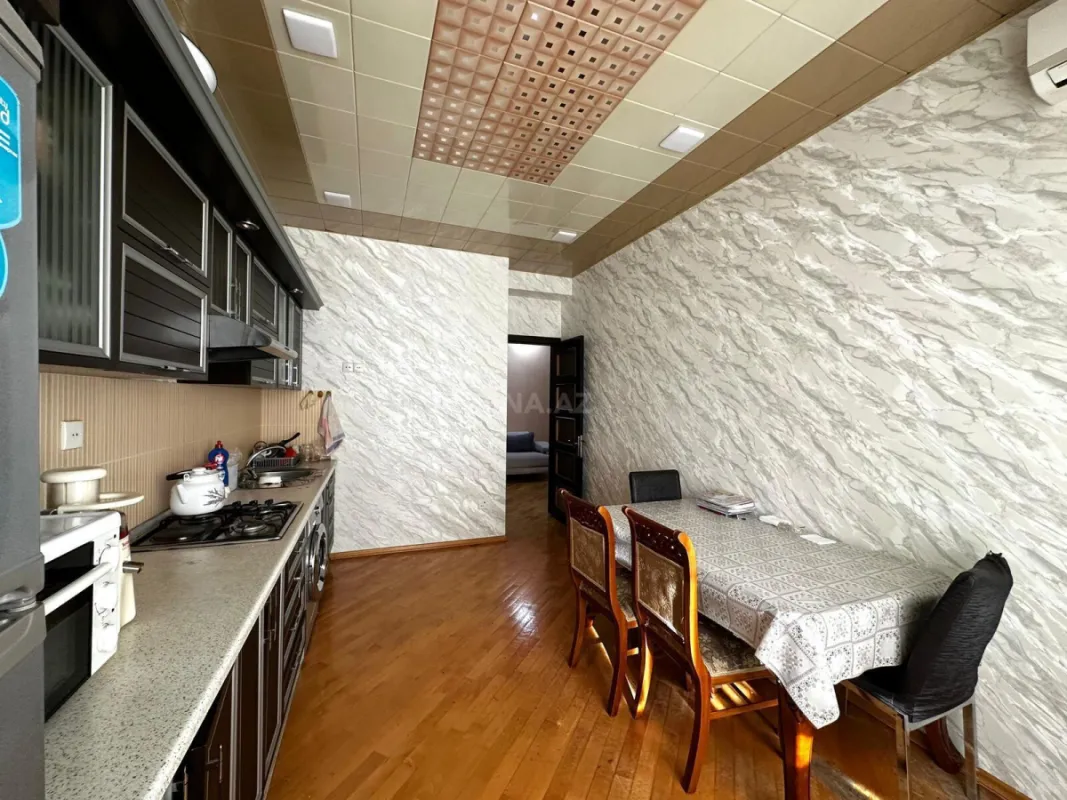 Satılır 3 otaqlı mənzil 125 m²