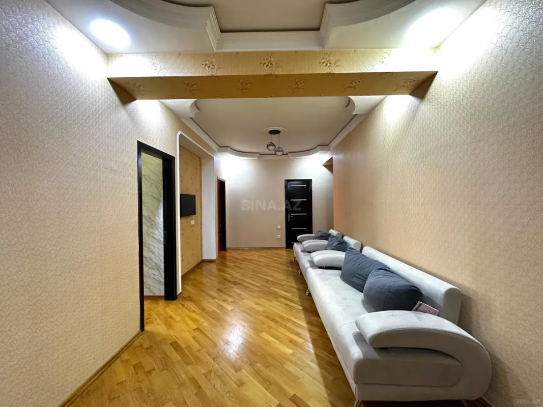 Satılır 3 otaqlı mənzil 125 m²