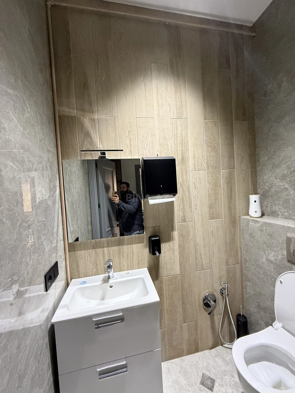 Kirayə verilir 3 otaqlı ofis 124 m²