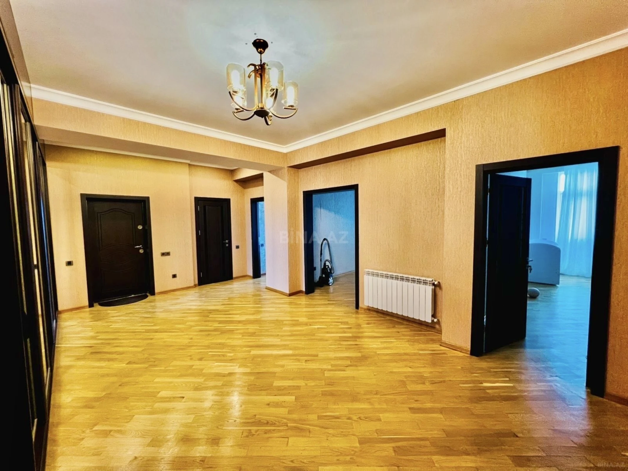 Satılır 3 otaqlı mənzil 145 m²