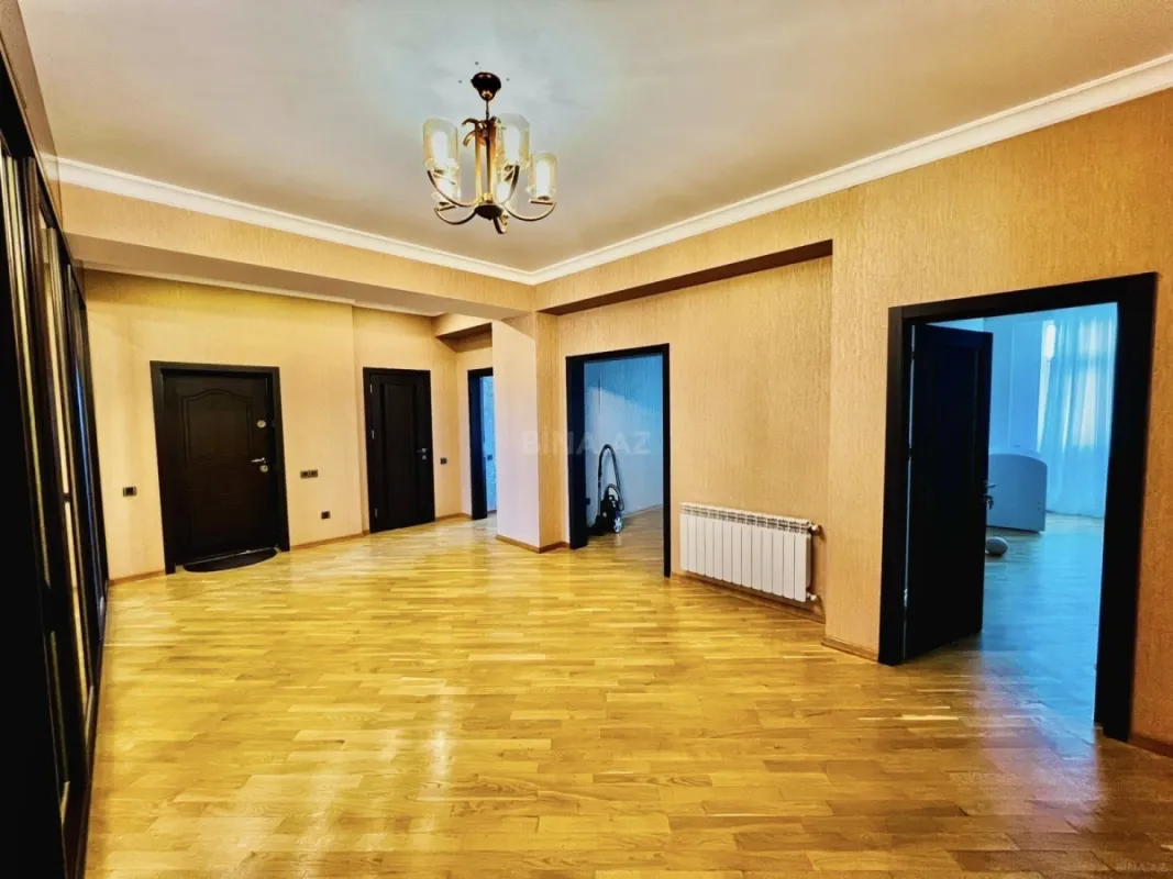 Satılır 3 otaqlı mənzil 145 m²
