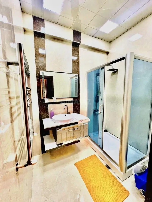 Satılır 3 otaqlı mənzil 145 m²