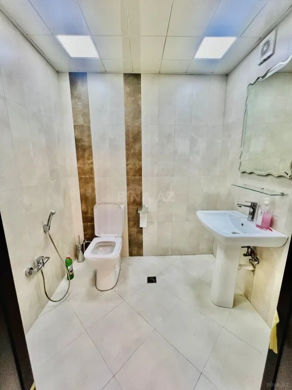 Satılır 3 otaqlı mənzil 145 m²