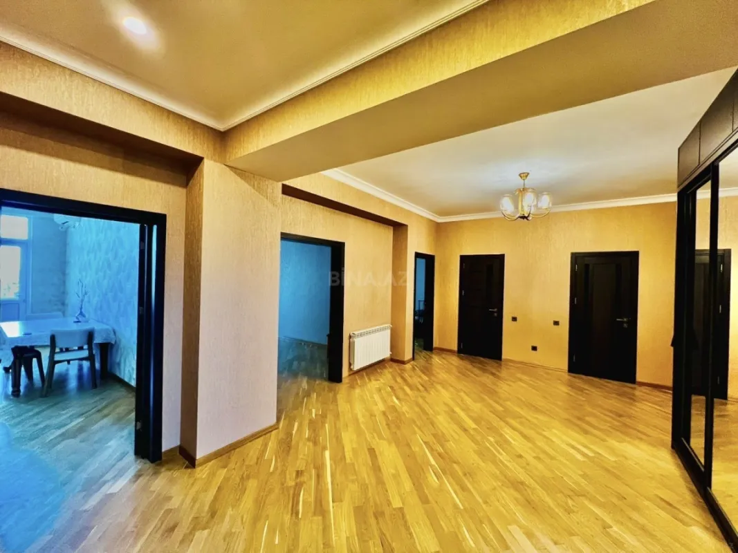 Satılır 3 otaqlı mənzil 145 m²