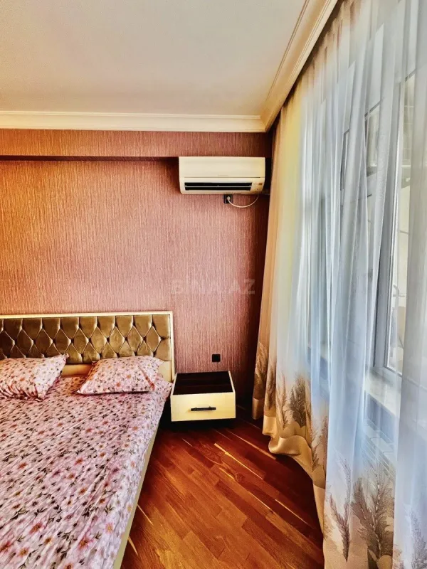 Satılır 3 otaqlı mənzil 145 m²