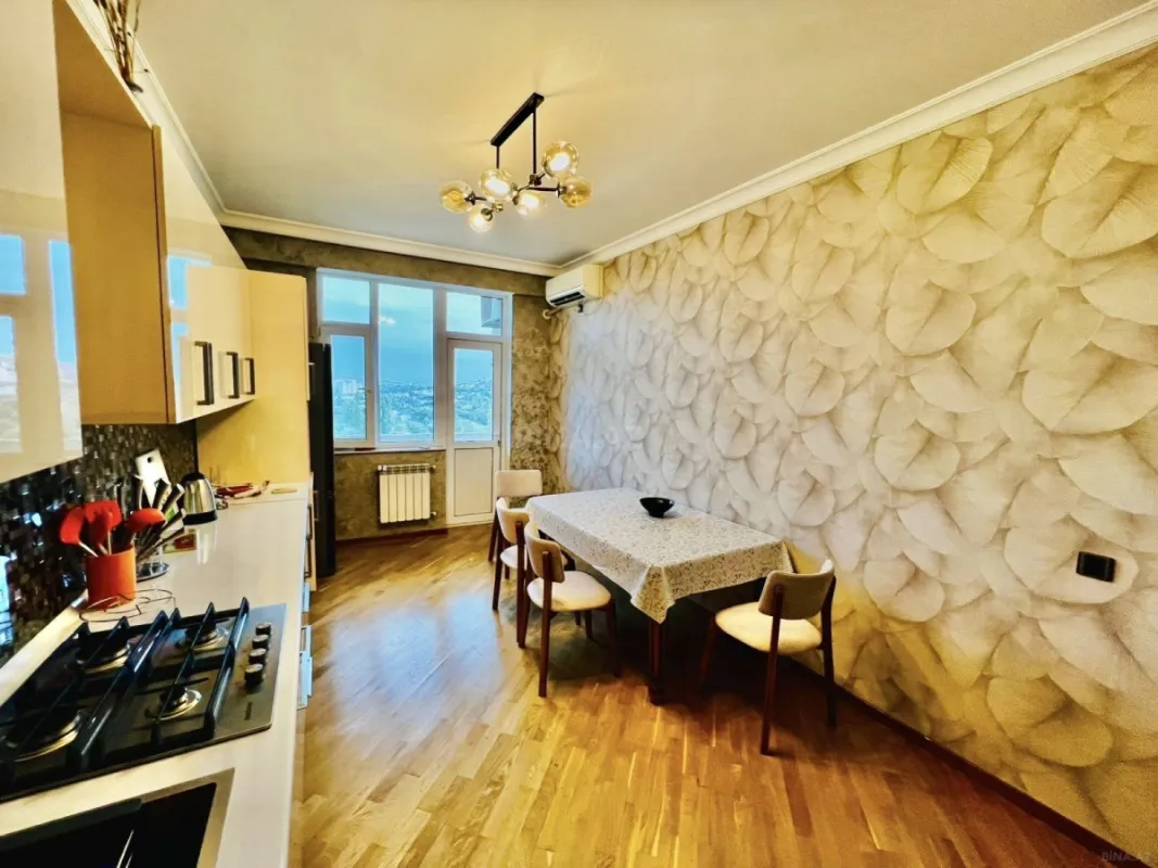 Satılır 3 otaqlı mənzil 145 m²