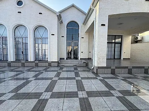 Satılır 4 otaqlı həyət evi 250 m²