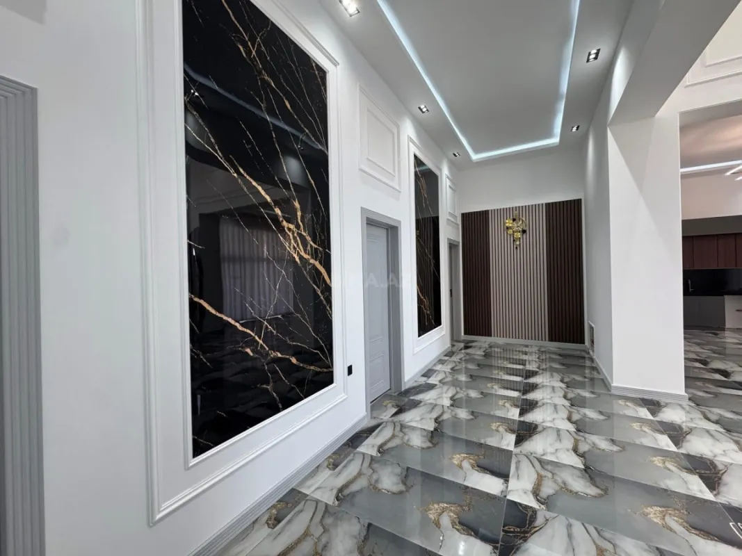 Satılır 4 otaqlı həyət evi 250 m²