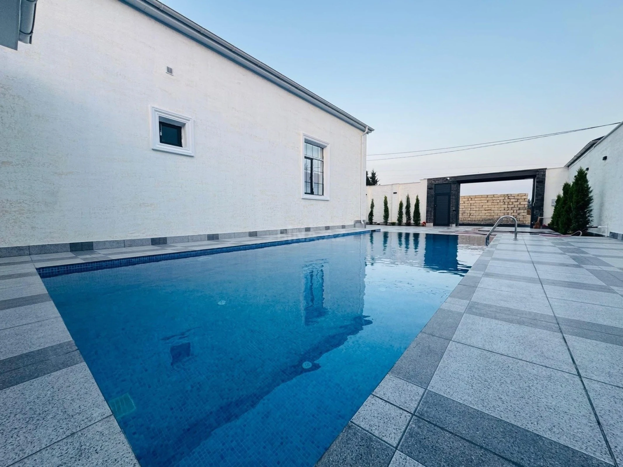 Satılır 4 otaqlı həyət evi 250 m²