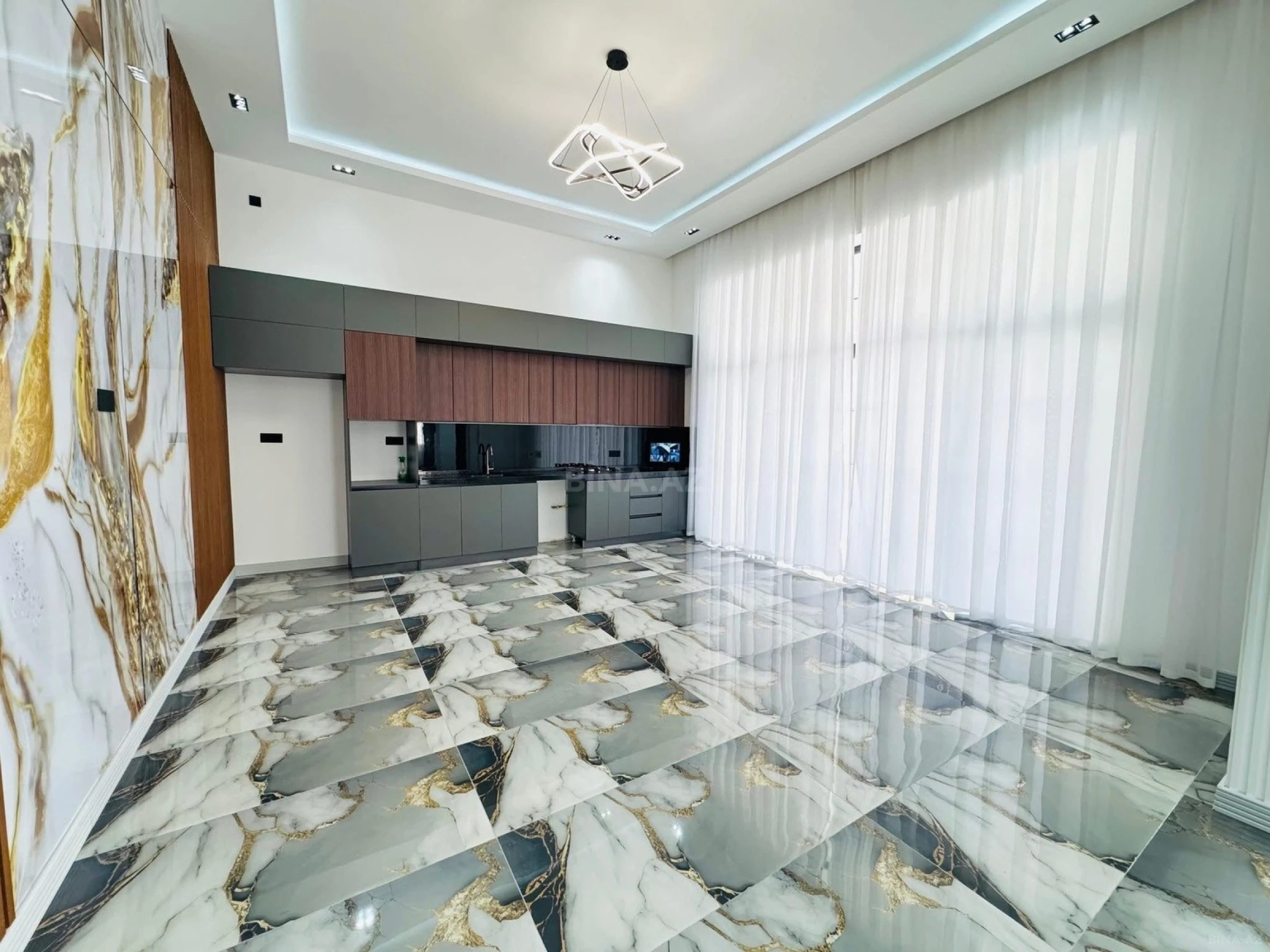 Satılır 4 otaqlı həyət evi 250 m²