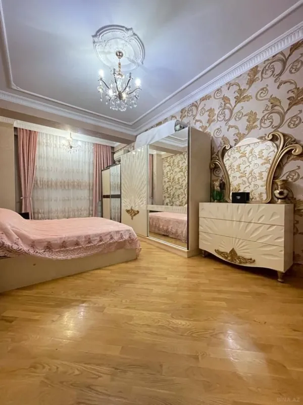 Satılır 2 otaqlı mənzil 114 m²