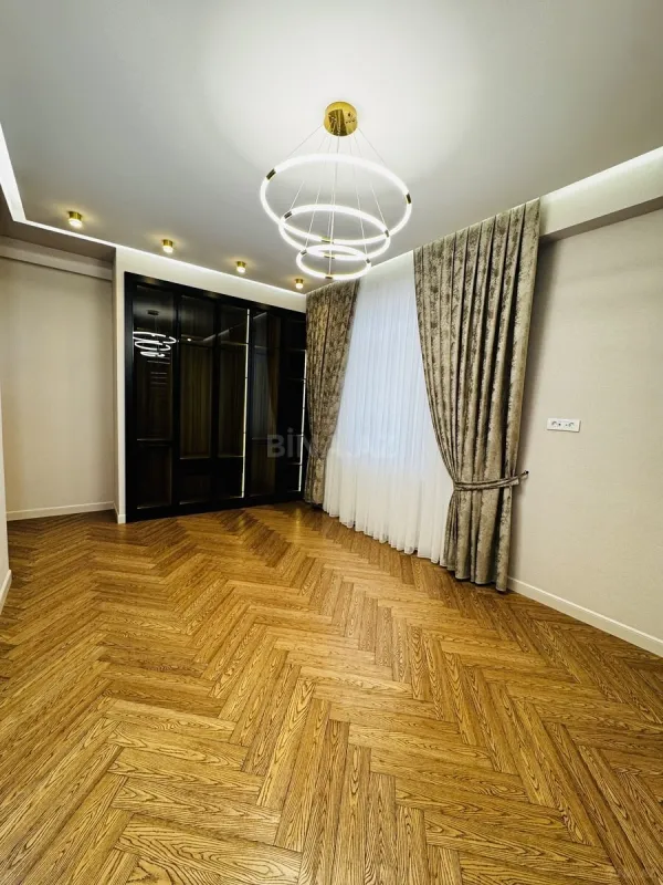 Satılır 4 otaqlı mənzil 185 m²