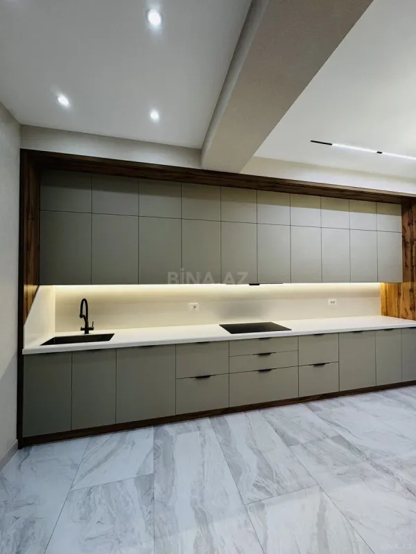 Satılır 4 otaqlı mənzil 185 m²