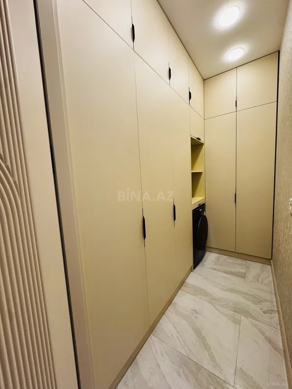 Satılır 4 otaqlı mənzil 185 m²