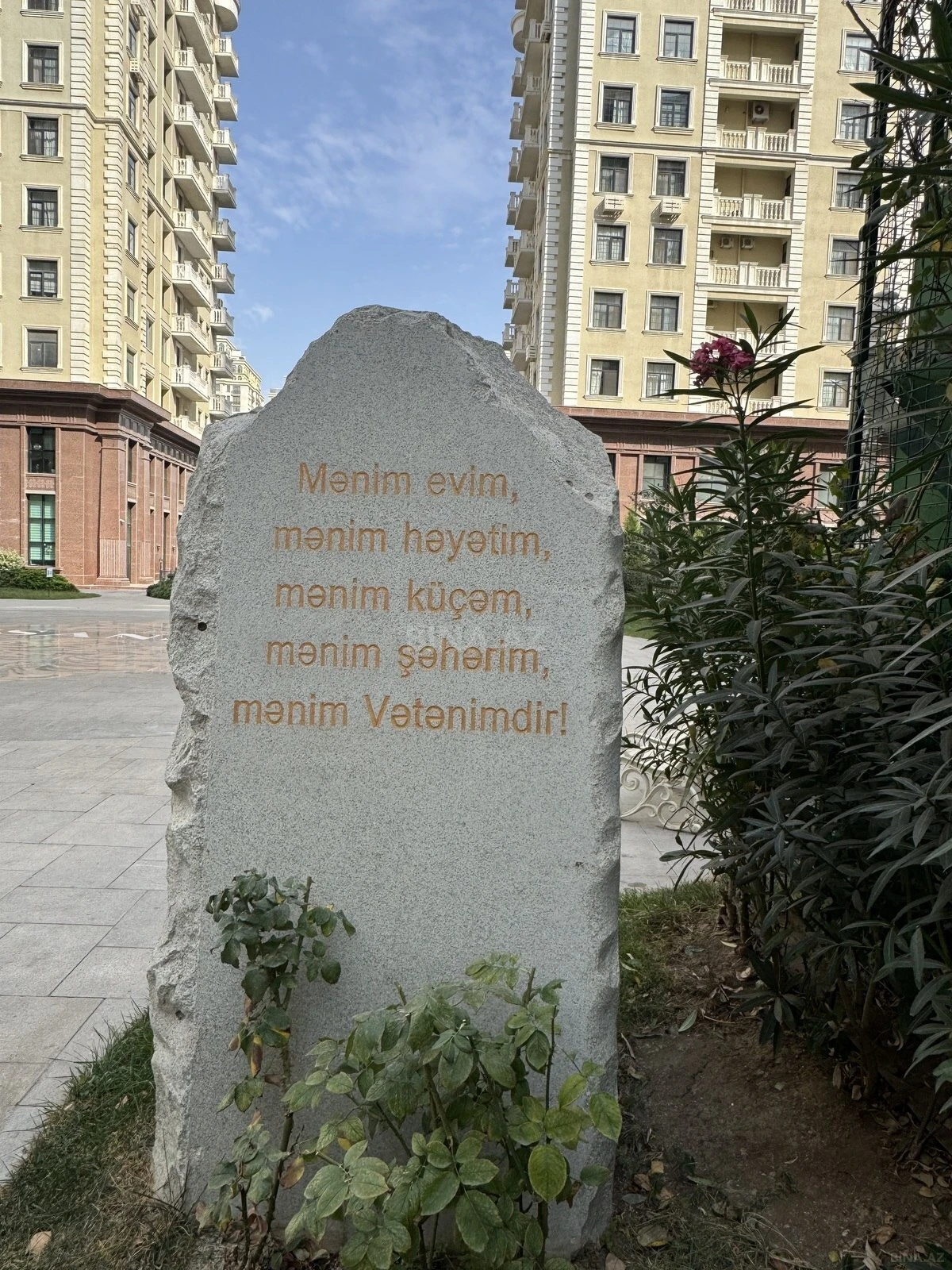 Satılır 4 otaqlı mənzil 185 m²