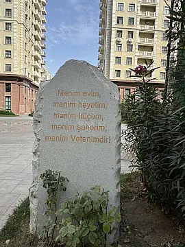 Satılır 4 otaqlı mənzil 185 m²