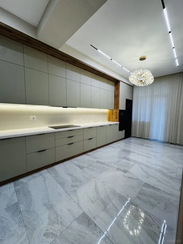 Satılır 4 otaqlı mənzil 185 m²