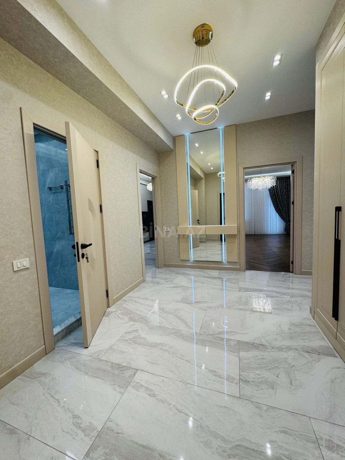 Satılır 4 otaqlı mənzil 185 m²