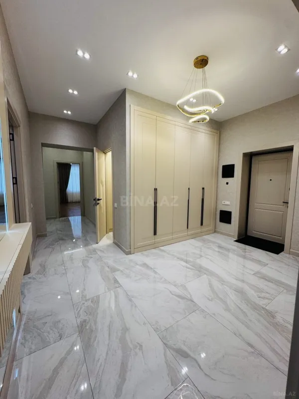 Satılır 4 otaqlı mənzil 185 m²