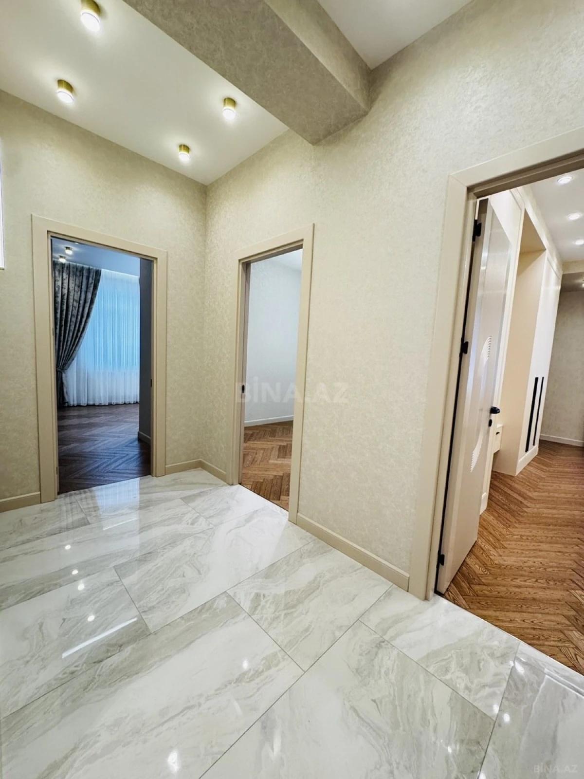 Satılır 4 otaqlı mənzil 185 m²