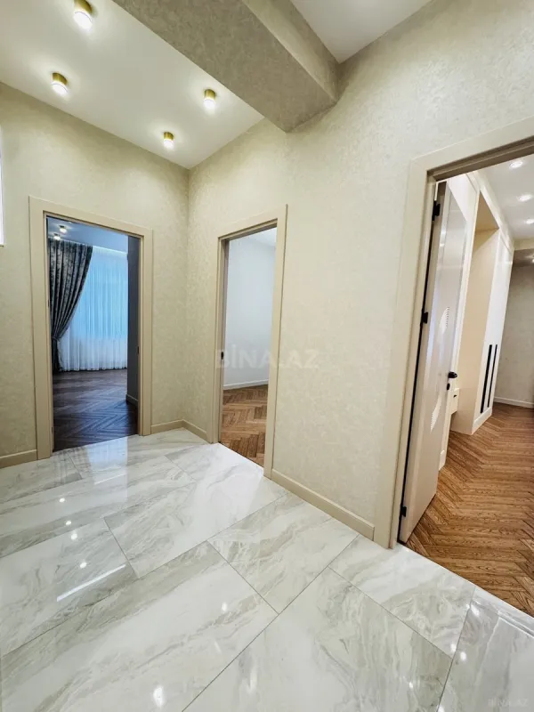 Satılır 4 otaqlı mənzil 185 m²