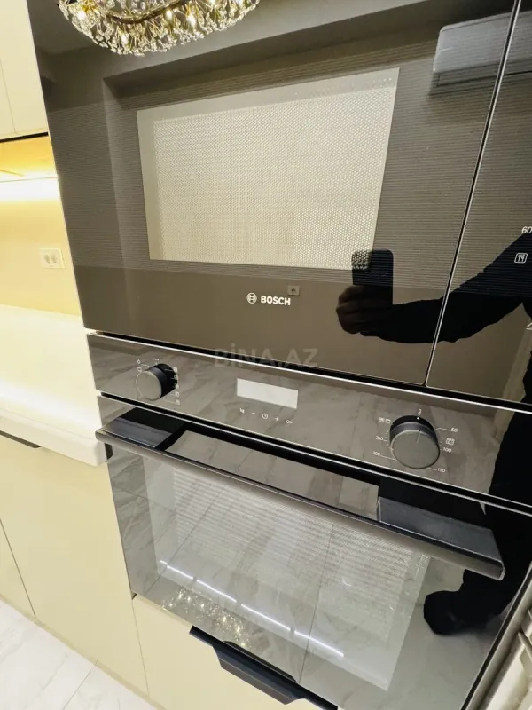 Satılır 4 otaqlı mənzil 185 m²