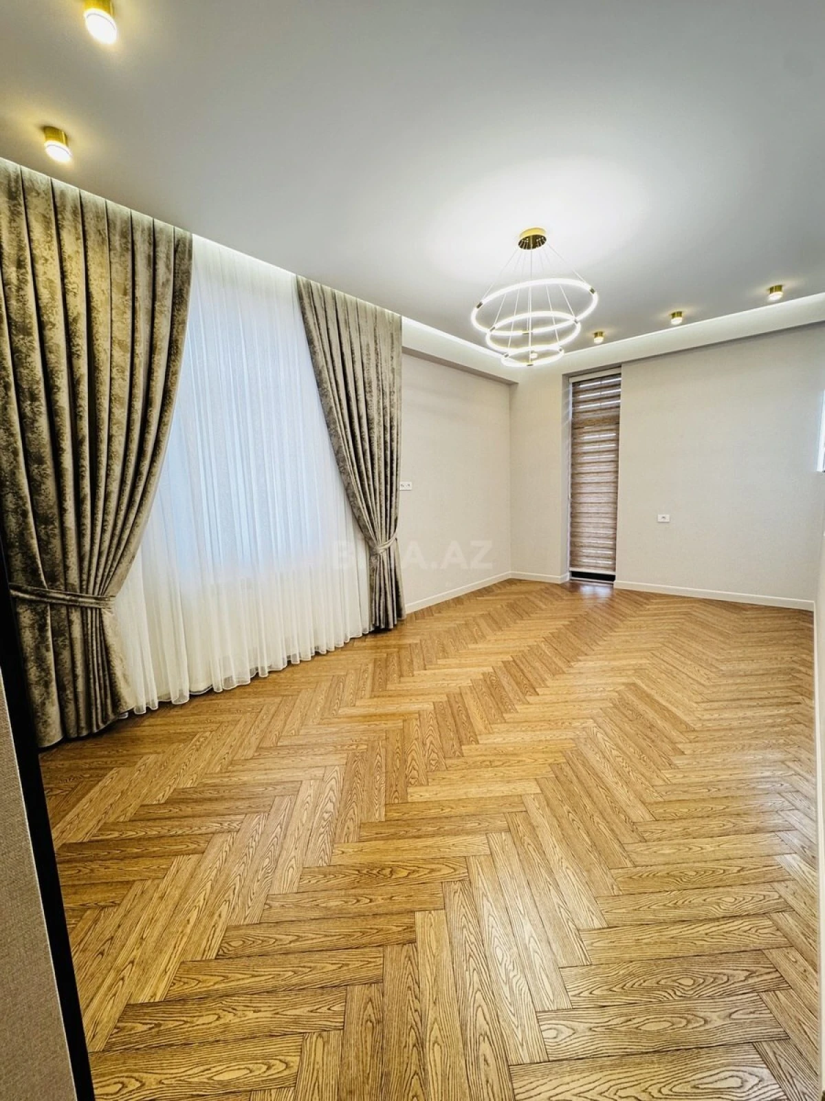 Satılır 4 otaqlı mənzil 185 m²
