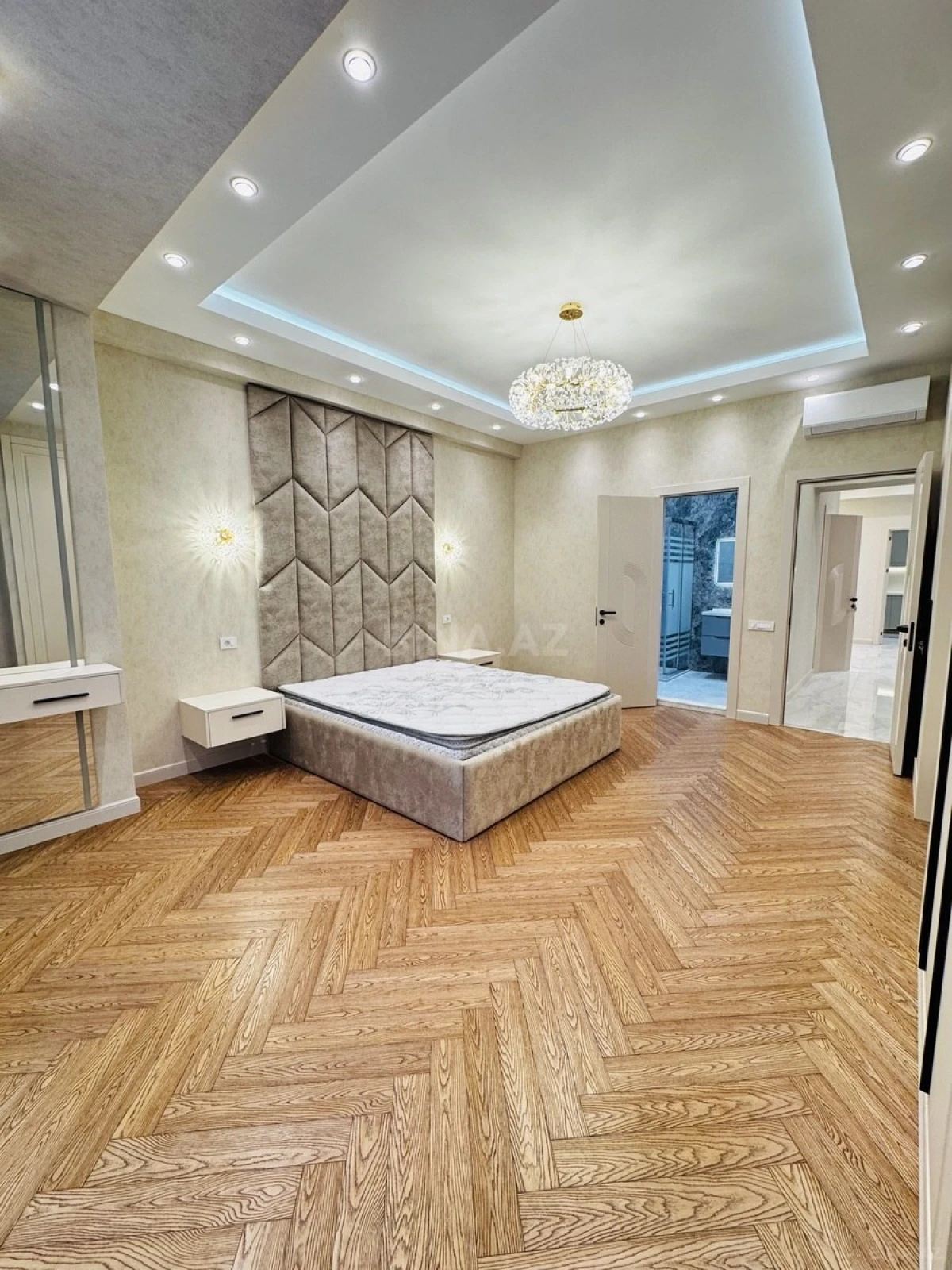 Satılır 4 otaqlı mənzil 185 m²