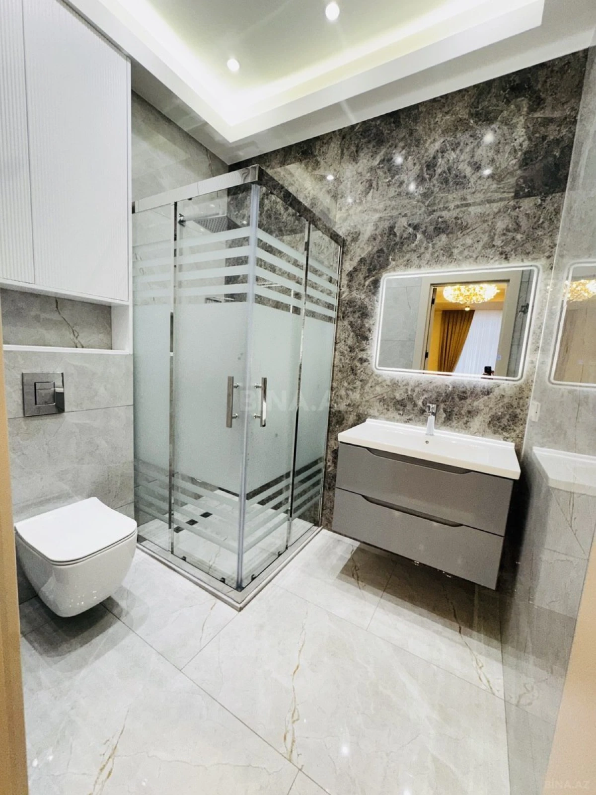 Satılır 4 otaqlı mənzil 185 m²