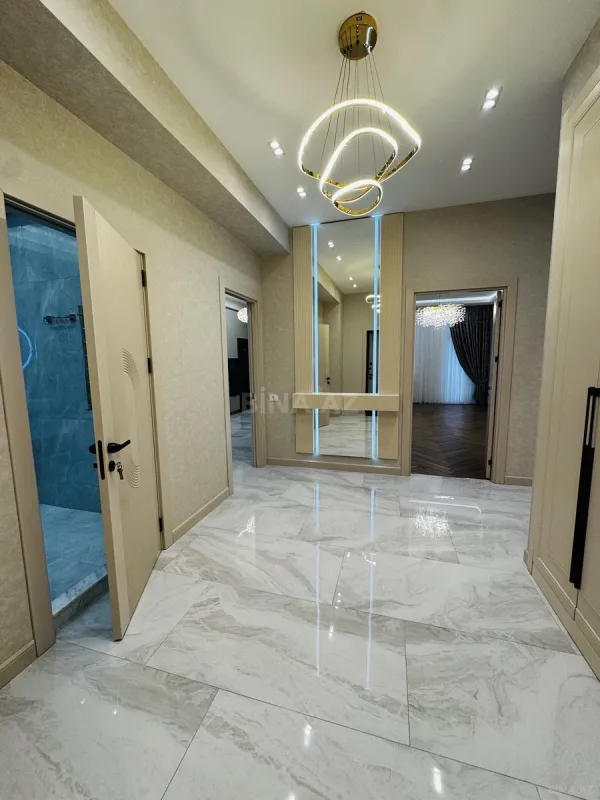 Satılır 4 otaqlı mənzil 185 m²