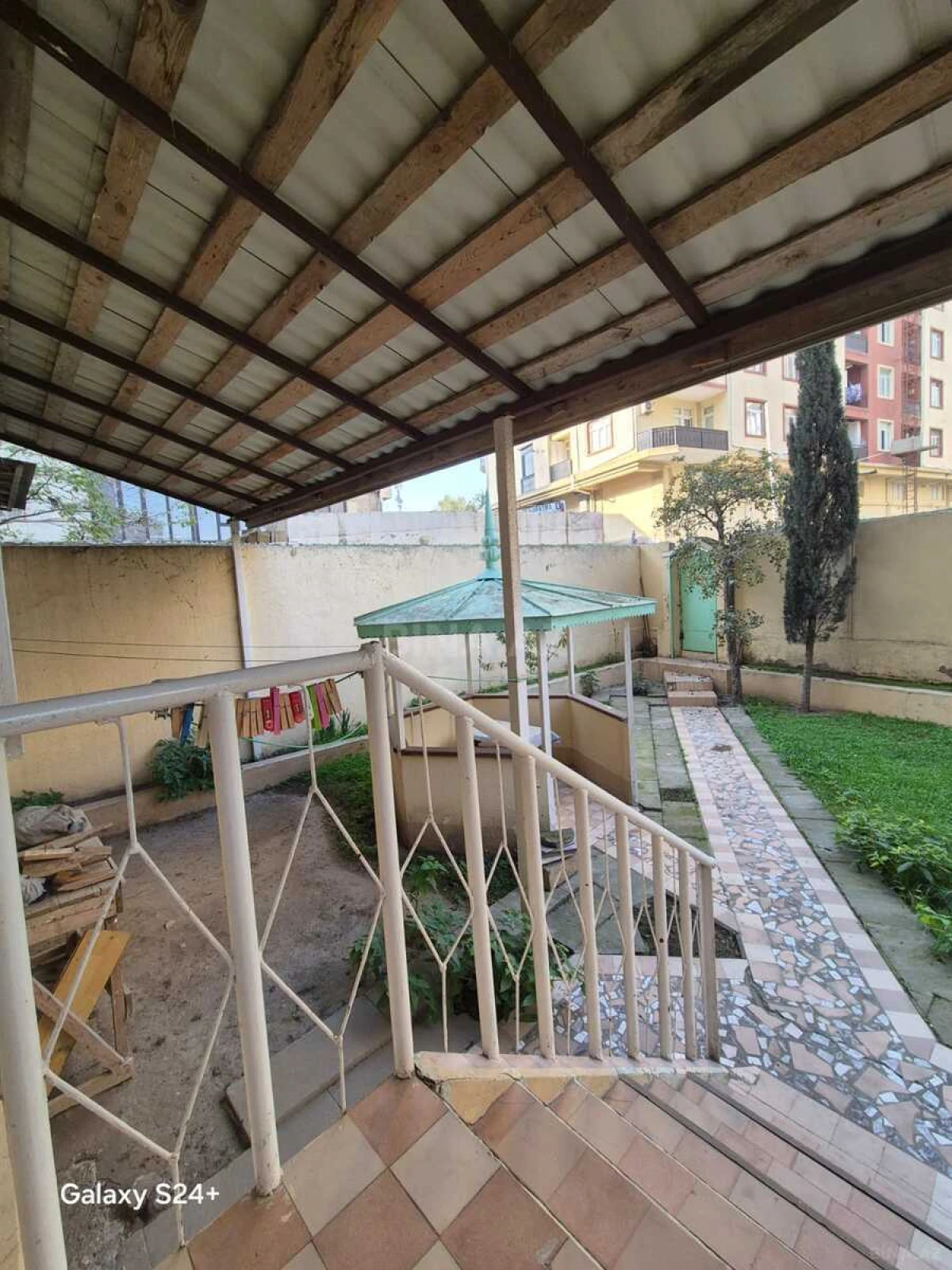 Satılır 5 otaqlı mənzil 130 m²