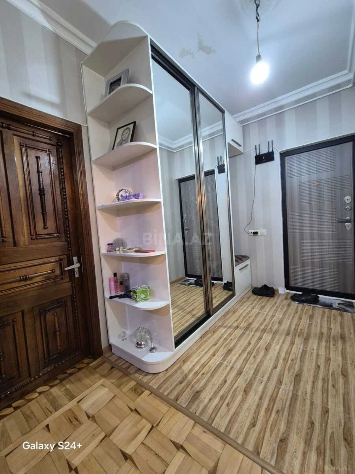 Satılır 5 otaqlı mənzil 130 m²