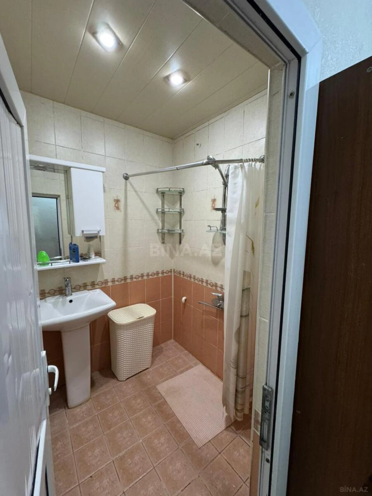 Satılır 5 otaqlı mənzil 130 m²