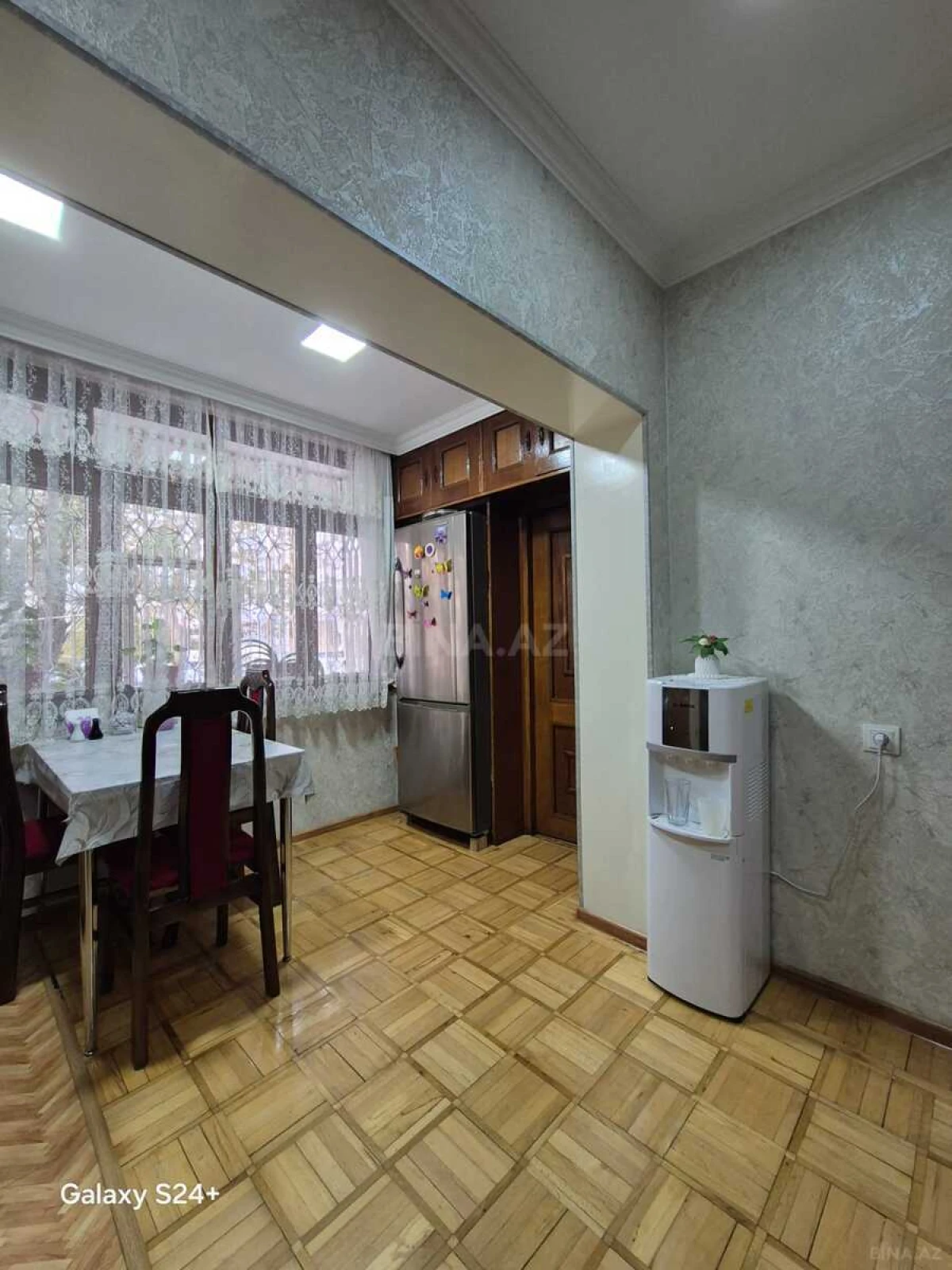 Satılır 5 otaqlı mənzil 130 m²