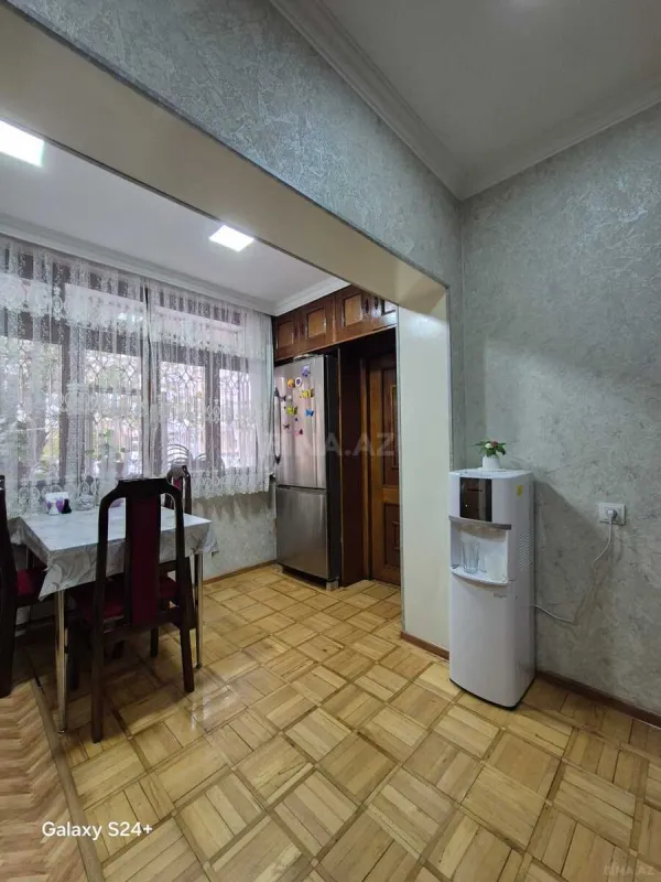 Satılır 5 otaqlı mənzil 130 m²