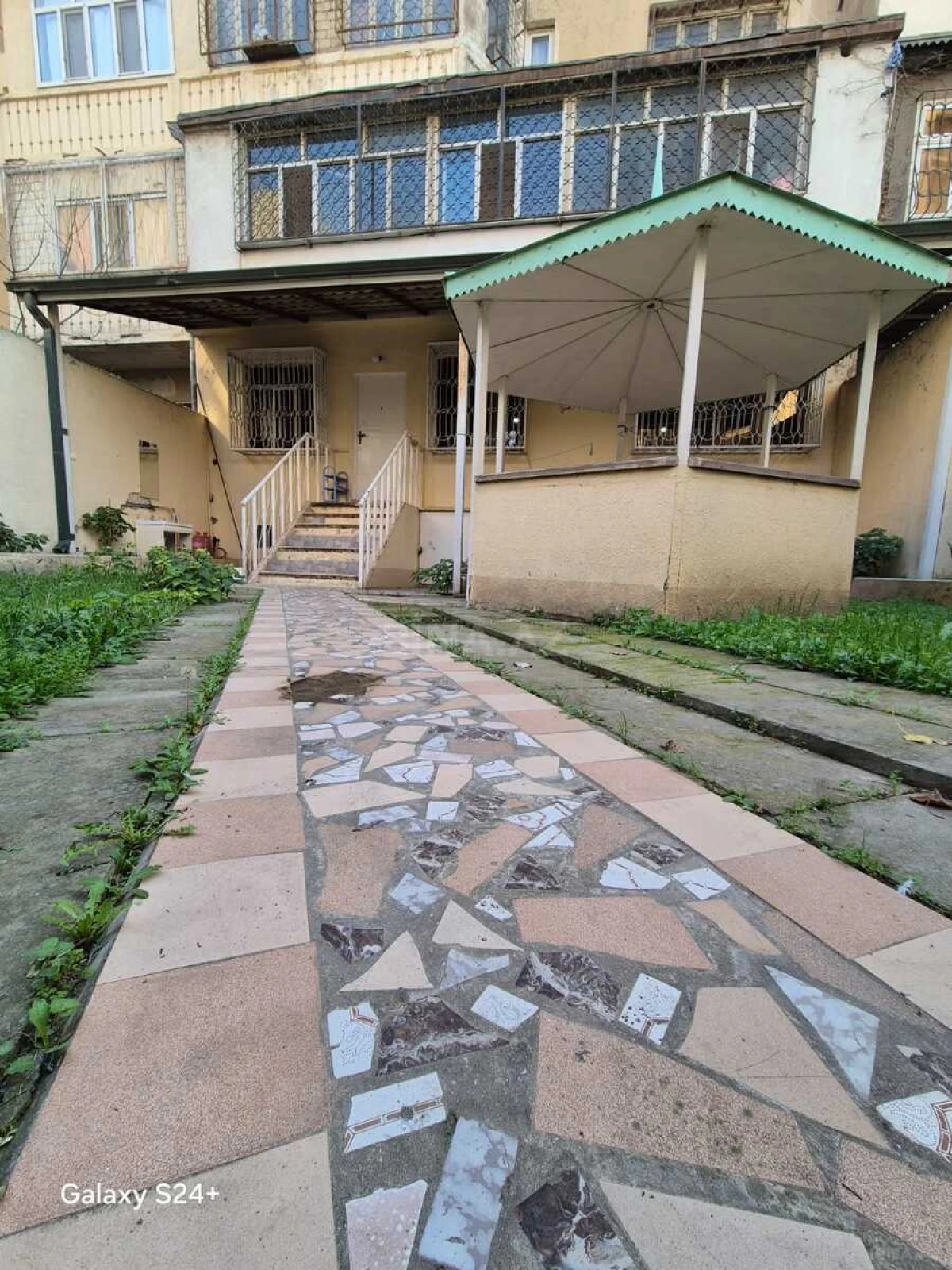 Satılır 5 otaqlı mənzil 130 m²