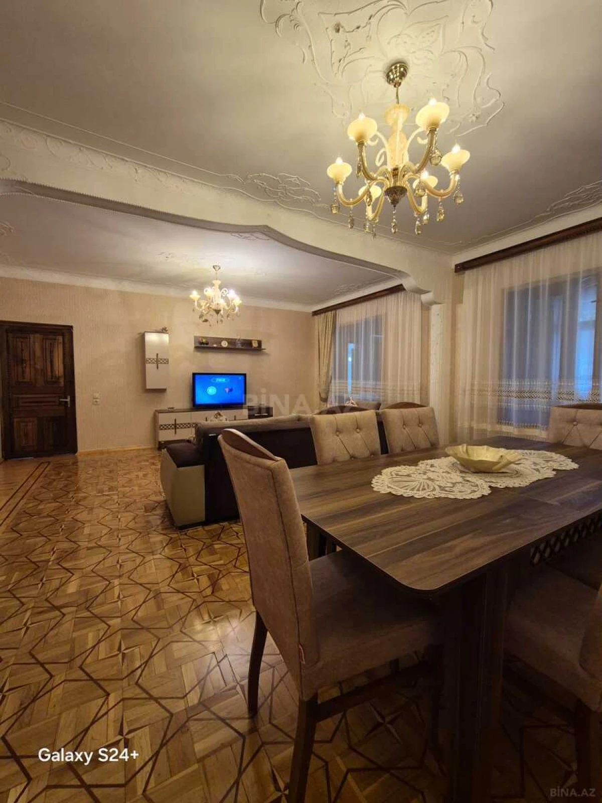 Satılır 5 otaqlı mənzil 130 m²