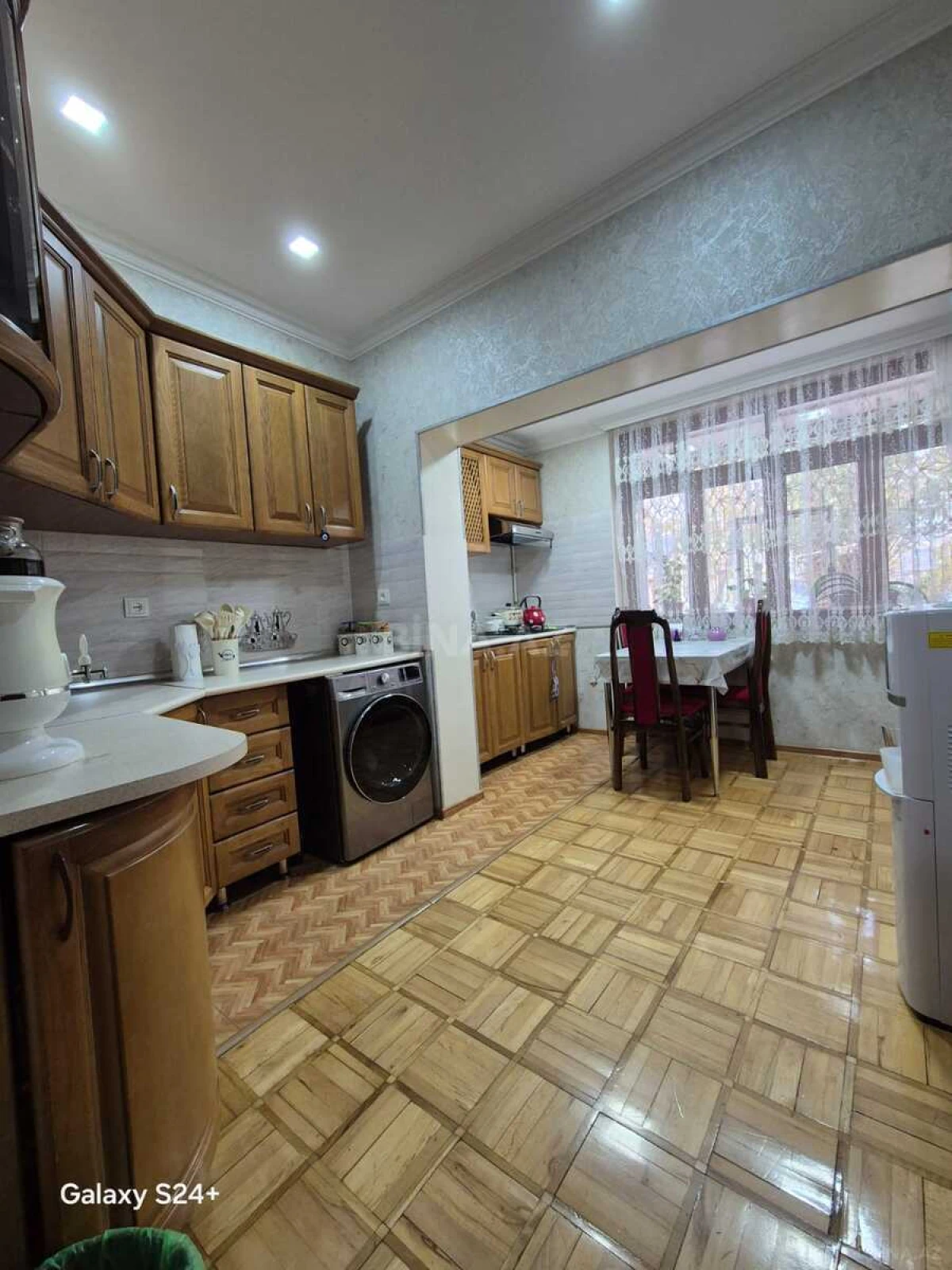 Satılır 5 otaqlı mənzil 130 m²