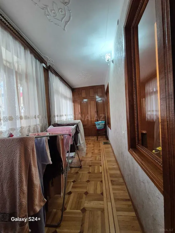 Satılır 5 otaqlı mənzil 130 m²