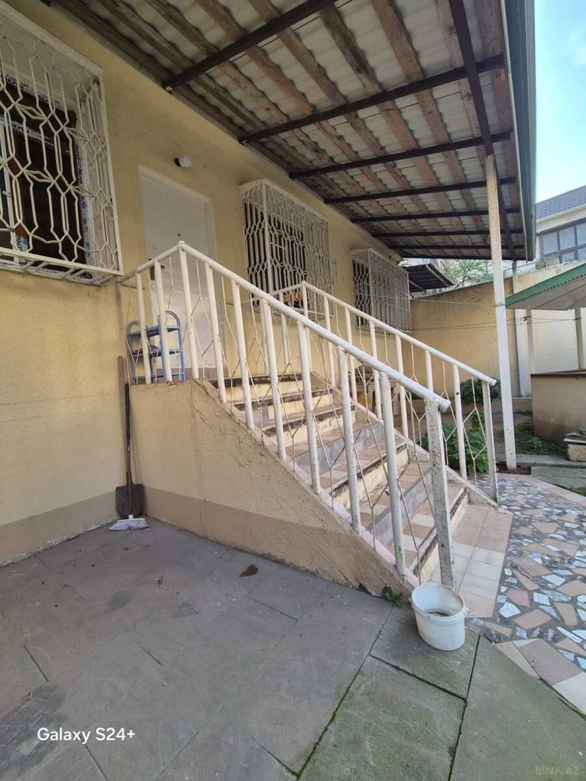Satılır 5 otaqlı mənzil 130 m²