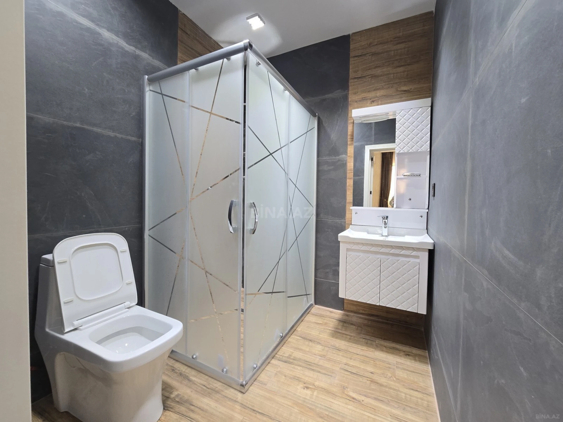 Satılır 6 otaqlı həyət evi 300 m²