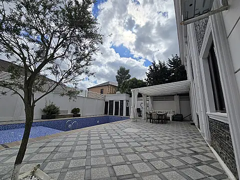 Satılır 6 otaqlı həyət evi 300 m²