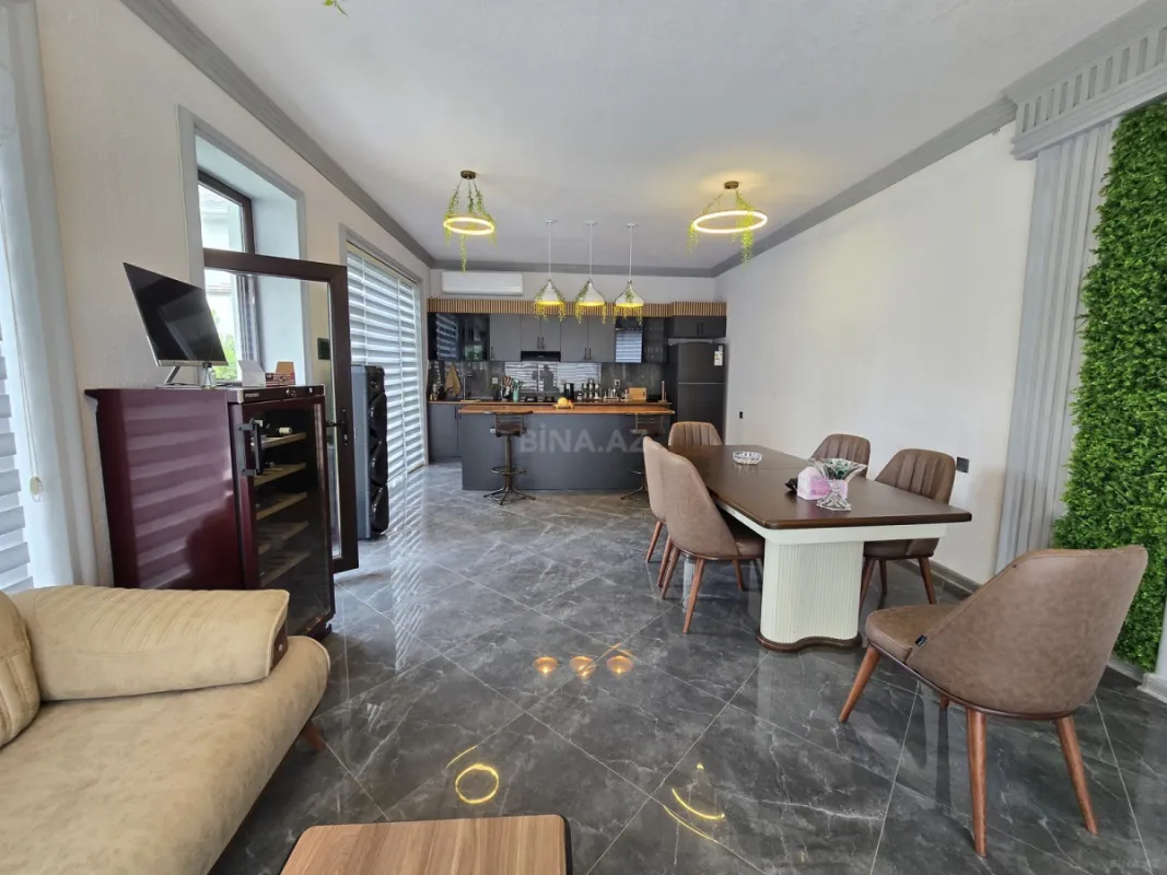 Satılır 6 otaqlı həyət evi 300 m²