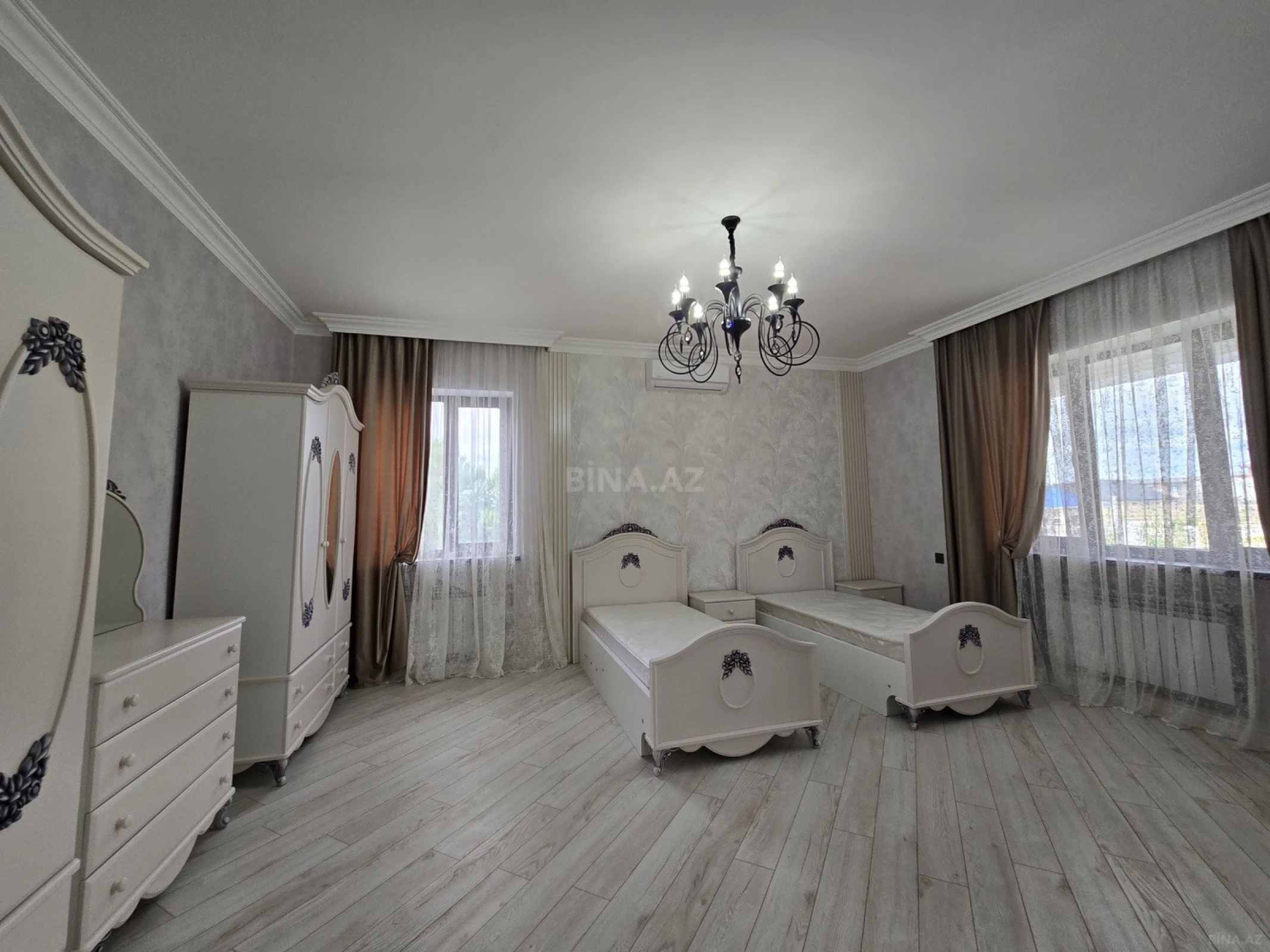 Satılır 6 otaqlı həyət evi 300 m²