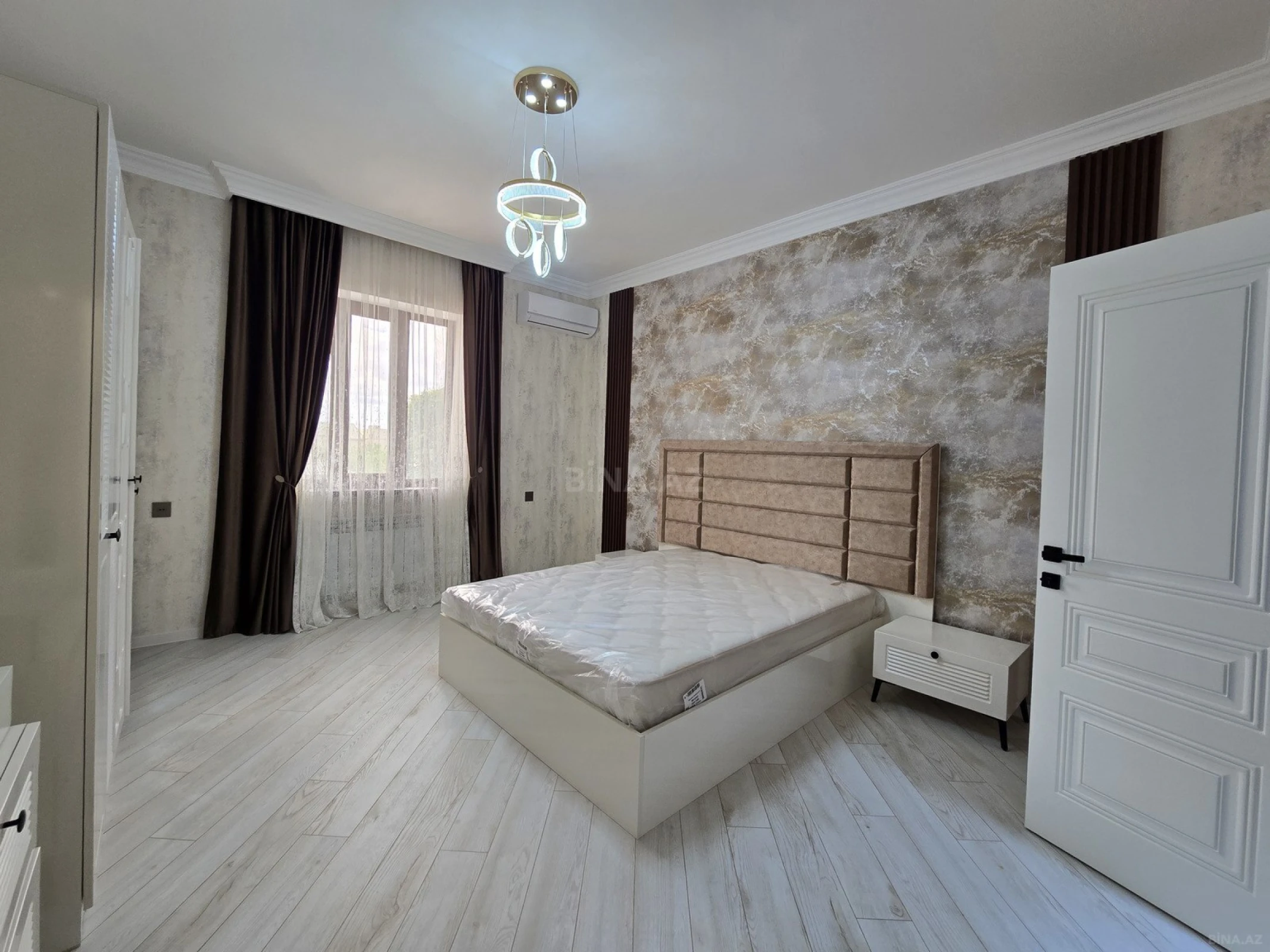 Satılır 6 otaqlı həyət evi 300 m²